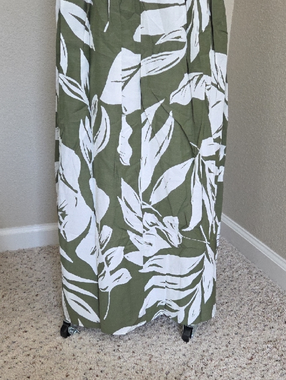 Ann Taylor | Olive and White Leaf-Print Sleeveless Maxi Dress, Size 4 - Picture 7 of 7